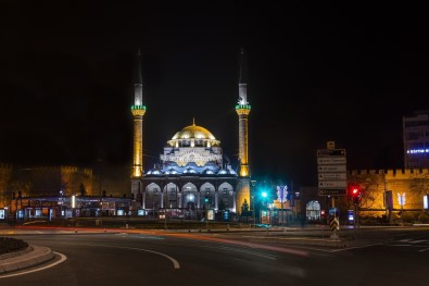 Büyükşehir, Bürüngüz Camisi'ne Gerdanlığını Taktı
