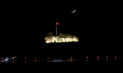 'Dur Yolcu' İle Hilalin Muhteşem Görüntüsü