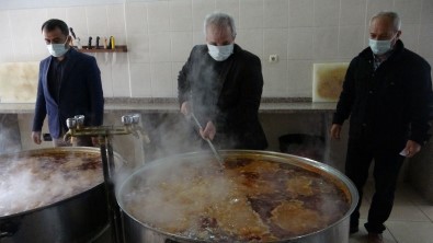 Kozan'da İhtiyaç Sahibi Bin 100 Aileye Ramazan Boyu Sıcak Aş Desteği