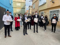 AK Parti Gençlik Kolları, Kapı Kapı Ramazan Pidesi Dağıtıyor Haberi