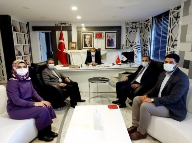 AK Parti Yönetimi Başkan Kılınç İle Bir Araya Geldi