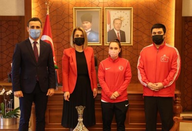 Avrupa Halter Şampiyonasında Üçüncü Olan Şaziye Erdoğan, Vali Becel'i Ziyaret Etti
