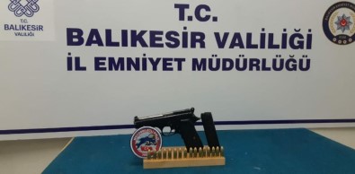 Balıkesir'de Polis 14 Aranan Şahsı Yakaladı
