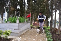 Kıbrıs Gazisi İsmail Amca, Sık Sık Tuzla'daki Şehitlikleri Ziyaret Ederek Dua Ediyor