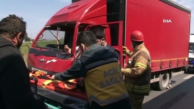 Arnavutköy'de Hafriyat Kamyonu İle Kamyonet Çarpıştı Açıklaması 1 Yaralı