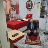 Bakan Soylu, 'Tabuta Sığmayan Şehid'in Seccadesinde Namaz Kıldı
