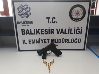 Balıkesir'de Polis 'Huzur' Operasyonlarında 25 Kişiyi Gözaltına Aldı