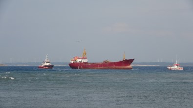 Bozcaada'da Karaya Oturan Gemi Kurtarıldı