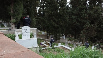 Dua Etmek İçin Gittiği Aile Mezarlığında Kayıp Oğlunun Cesedini Buldu