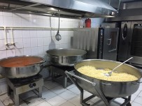 Gaziosmanpaşa'da İhtiyaç Sahiplerine Her Gün 1 Ton Yemek Dağıtılıyor Haberi