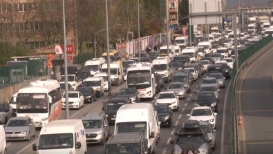 İstanbul Trafiğinde Yoğunluk, Yüzde 63 Seviyelerine Yükseldi