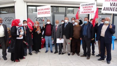 Türkiye Kamu-Sen'den Evlatları Dağa Kaçırılan Ailelere Destek