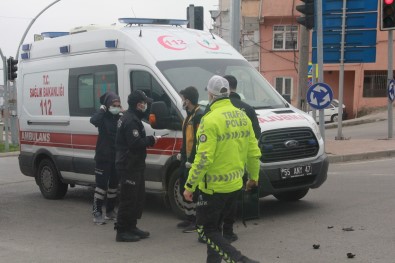 Ambulans İle Motosiklet Çarpıştı Açıklaması 1 Yaralı
