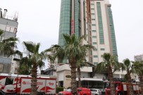 Antalya'da 11 Katlı Otelin Çatısından Çıkan Dumanlar Korkuttu