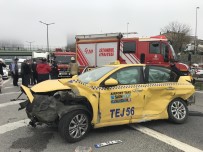 Ataşehir'de Taksilerin Karıştığı Zincirleme Kaza Açıklaması 3 Yaralı Haberi