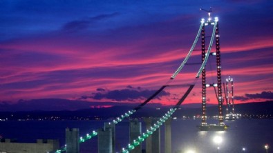 CHP’li Çanakkale Belediye Başkanı Ülgür Gökhan köprüyü görünce şapka çıkardı