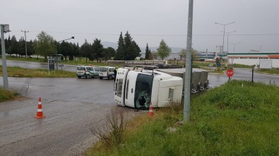 Kaygan Zemin Kaza Getirdi, Tanker Devrildi