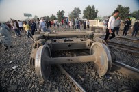 Mısır'daki Tren Kazasında Ölü Sayısı 11'E Yükseldi