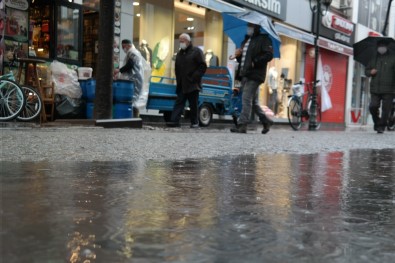 Eskişehir'de Yeni Hafta Yağmurla Başladı