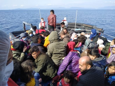 İzmir'de 59 Düzensiz Göçmen Kurtarıldı