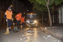 Sokaklar Boşalıyor, Mersin Büyükşehir Belediyesi Ekipleri Gece-Gündüz Temizlik Yapıyor