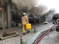 Güngören'de Medikal Deposunda Korkutan Yangın Haberi