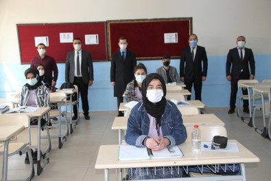 Kaymakam Demirer'den Sınavlara Hazırlanan Öğrencilere Ziyaret