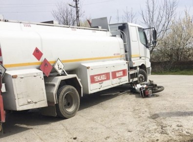 Motosiklet İle Tanker Çarpıştı Açıklaması 1 Yaralı