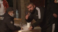 (Özel) Pendik'te Kısıtlamayı Delip Restoranda Alkol Alan Şahıs, 'Kamera Beni Çekmeden Cezaya İmza Atmam' Haberi