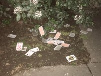 Polisin Kumar Baskınında Oyun Kağıtlarını Camdan Attılar Haberi
