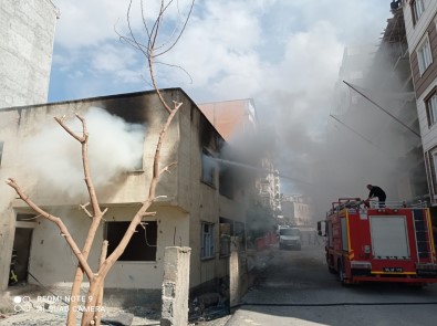 Siirt'te Metruk Ev Kimliği Belirsiz Kişilerce Ateşe Verildi