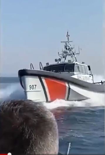 Türk Sahil Güvenlik ekipleri mültecileri iten Yunanistan botlarını önledi