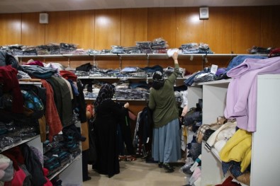 Varto'da İhtiyaç Sahibi 4 Bin Kişiye Giyim Yardımı