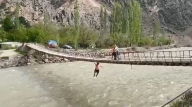 Asma Köprüden Çorun Nehrine Korkutan Atlayış