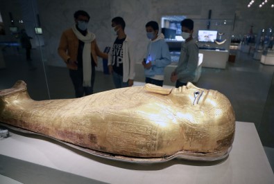 Mısır Medeniyeti Ulusal Müzesi'nde Kraliyet Mumyaları Sergileniyor