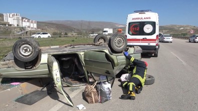 Tıra Çarpmamak İçin Manevra Yapan Otomobil Takla Attı Açıklaması 2 Yaralı