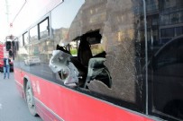 BEŞİKTAŞ - Beşiktaş'taki otobüs kazası kamerada: Şoför telefonla oynuyormuş