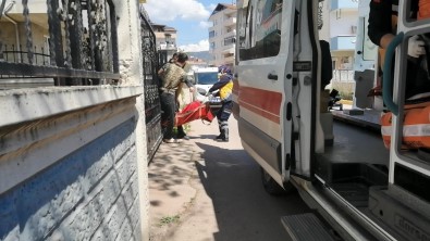 Karnına Bıçak Saplayarak Bebeğini Ve Kendini Öldürmek İstedi