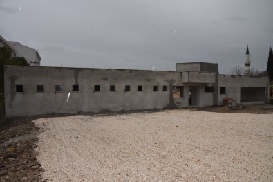 Kırkağaç'ın Spor Tesisinde Çalışmalar Sürüyor