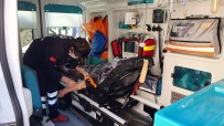 Nazilli'de Motosiklet Yayaya Çarptı; 2 Yaralı
