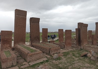 Ahlat'ta 'Tarihin Görgü Tanıkları Ayağa Kalkıyor' Projesi