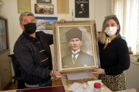 Aliağa Belediyesinden Muhtarlara Atatürk Portresi