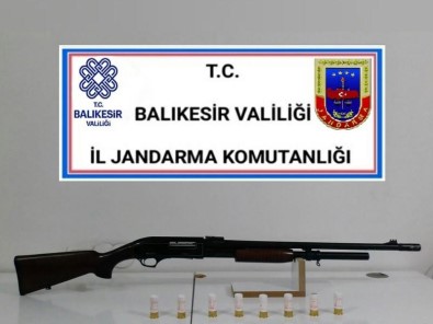 Balıkesir'de Jandarma 24 Aranan Şahsı Yakaladı