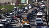 İstanbul'da 3 Günlük Kısıtlama Öncesi Trafik Yoğunluğu Arttı