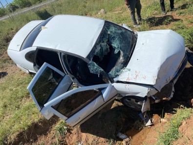 Şanlıurfa'da Otomobil Şarampole Devrildi Açıklaması 5 Yaralı