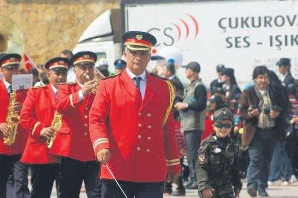 CHP’li Vahap Seçer'den 21 yıllık bando şefine mobbing! Çim yolmaya gönderdiler
