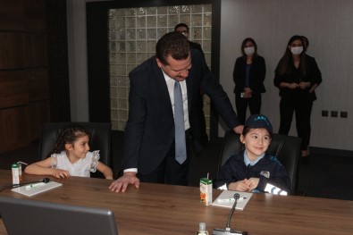 23 Nisan'da Makama Oturan Efsa Sezin Akın'dan Başkanlık Yorumu