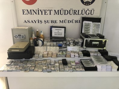 Ağına Düşürdükleri Sahsı Sahte Altınla 130 Bin Dolar Dolandırdılar