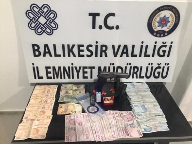 Balıkesir'de Polisten 'Huzur' Operasyonu 21 Şahsa Gözaltı