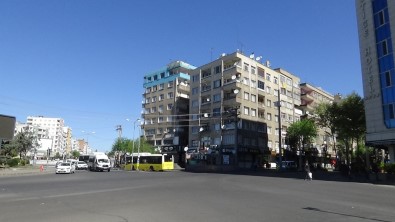Diyarbakır'da Kısıtlama Nedeniyle Cadde Ve Sokaklar Boşaldı